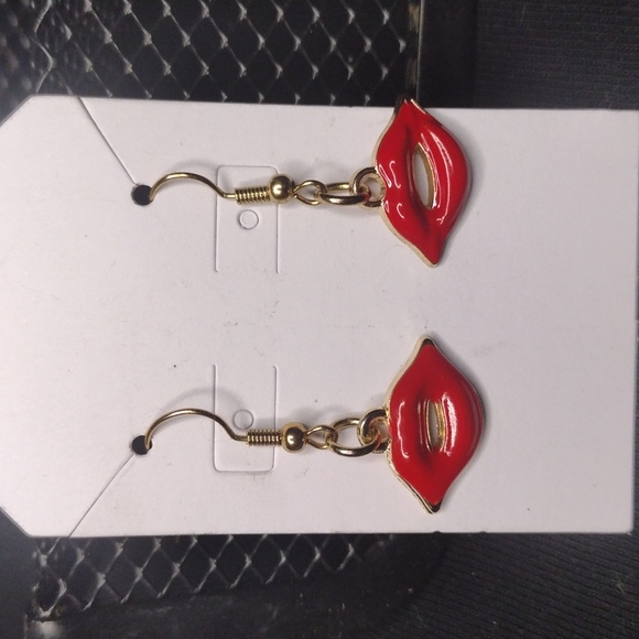 Red Lips Earrings - Picture 3 of 3
